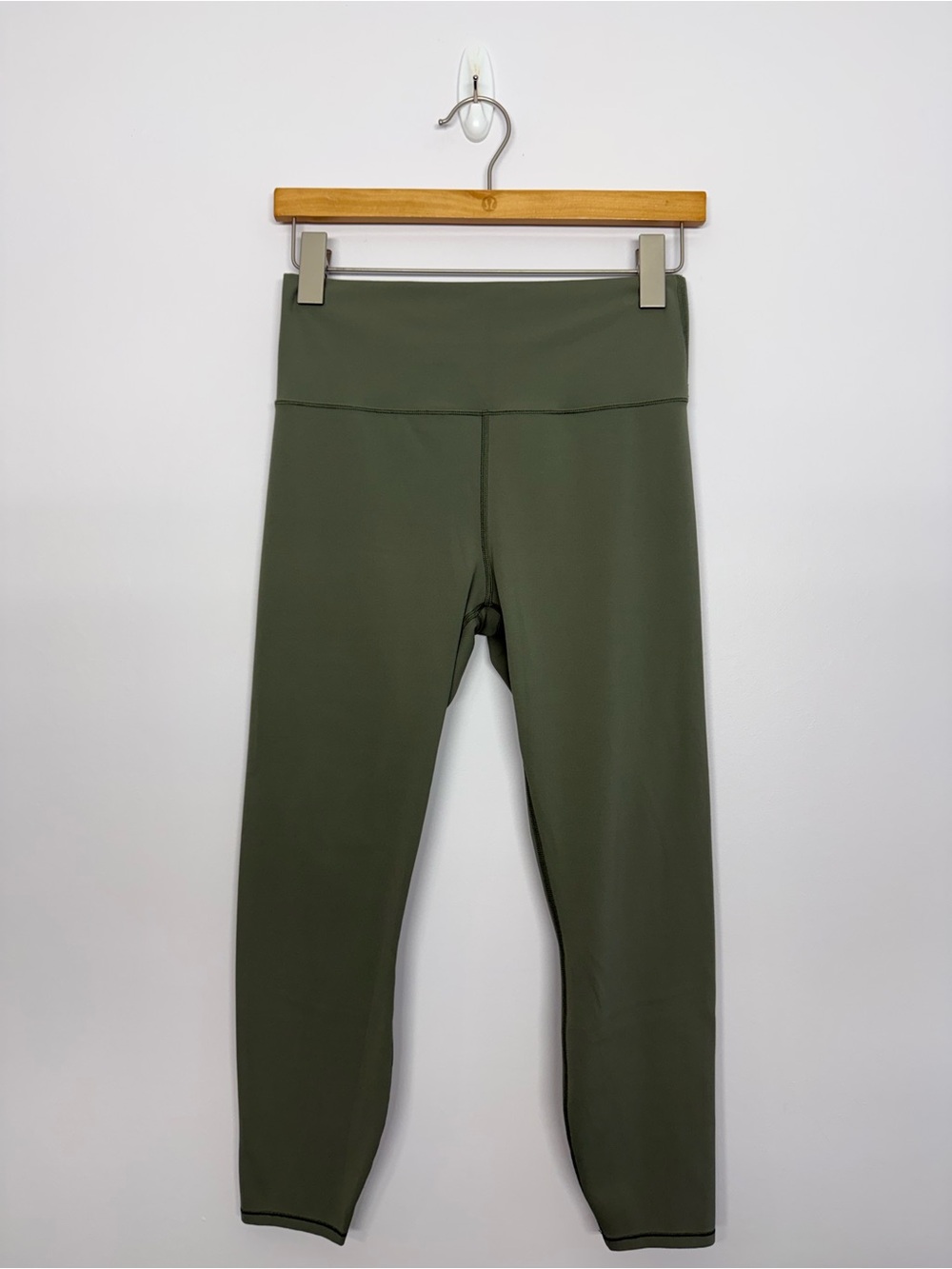 66: Vuori AllTheFeels™ Legging Sage Green Size Medium 22.5” inseam
